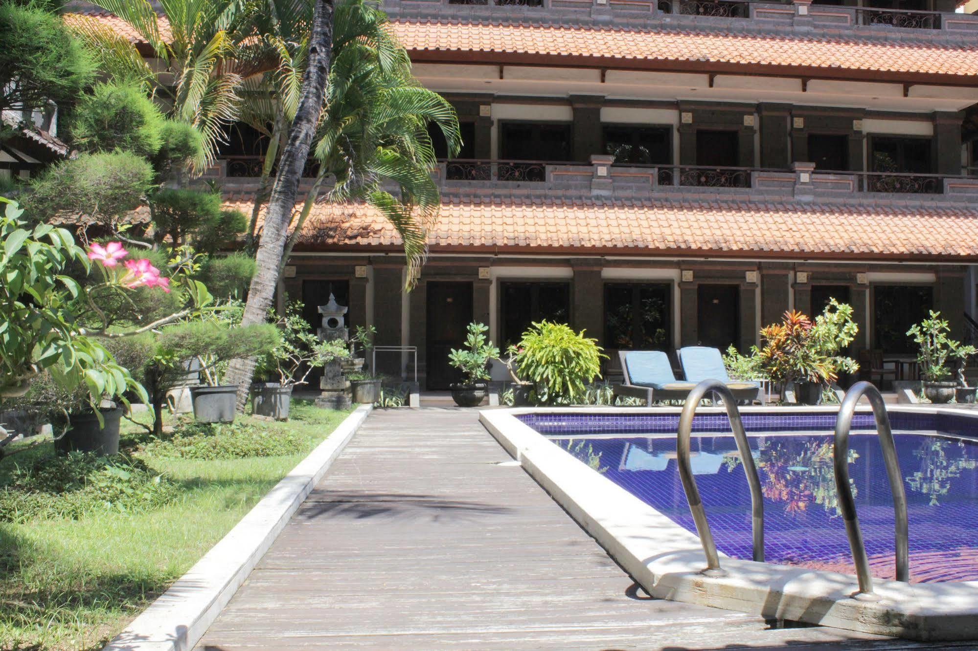 Hotel Puri Tanah Lot กูตา ภายนอก รูปภาพ